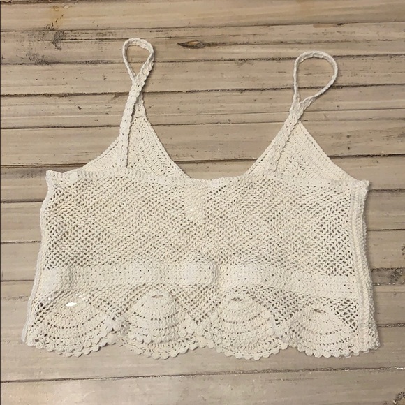 👒3/$50 H&M crochet crop top - Picture 2 of 2